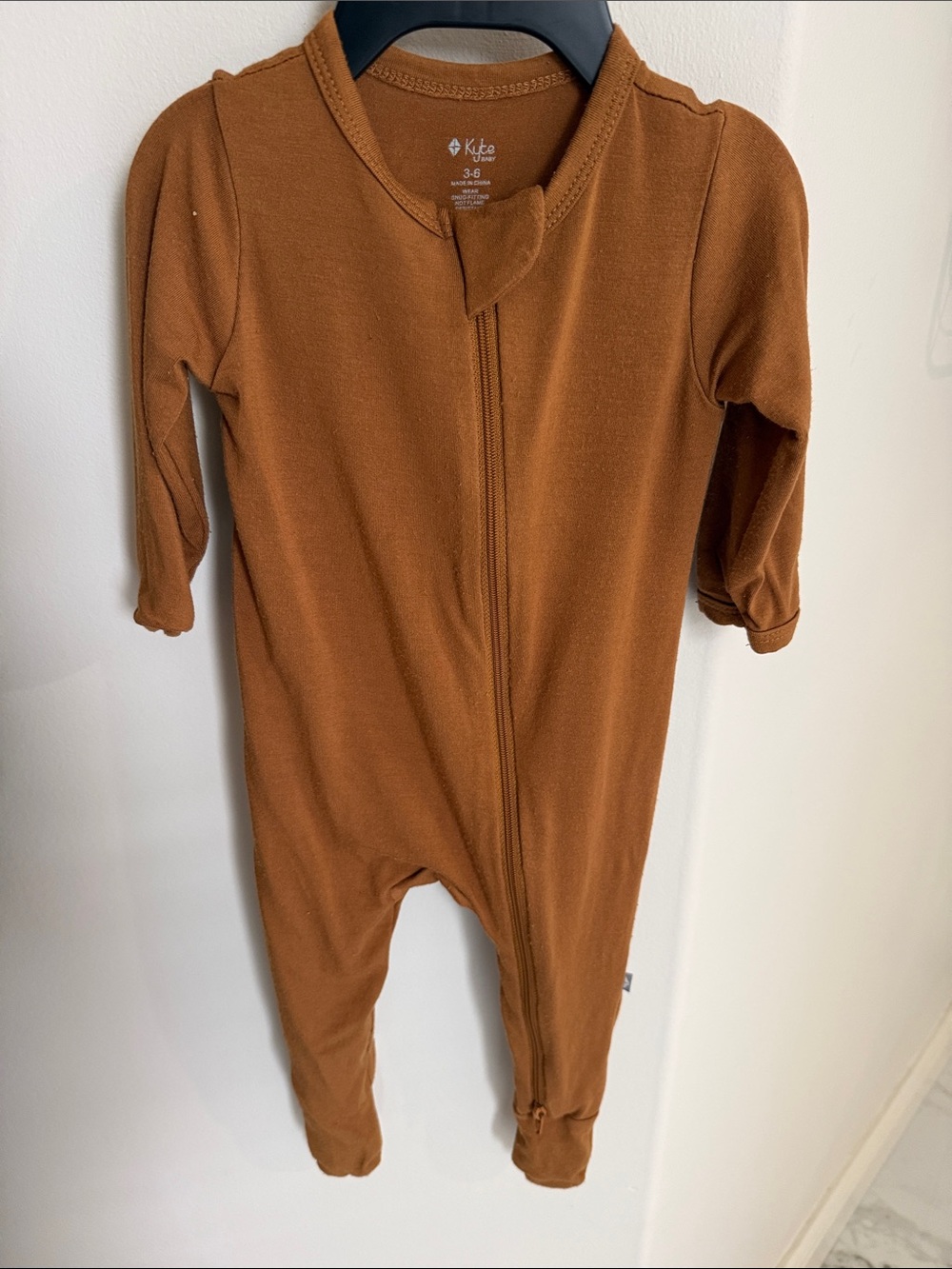 Kyte baby 3-6 month One-Piece Zip Pajamas in Rust